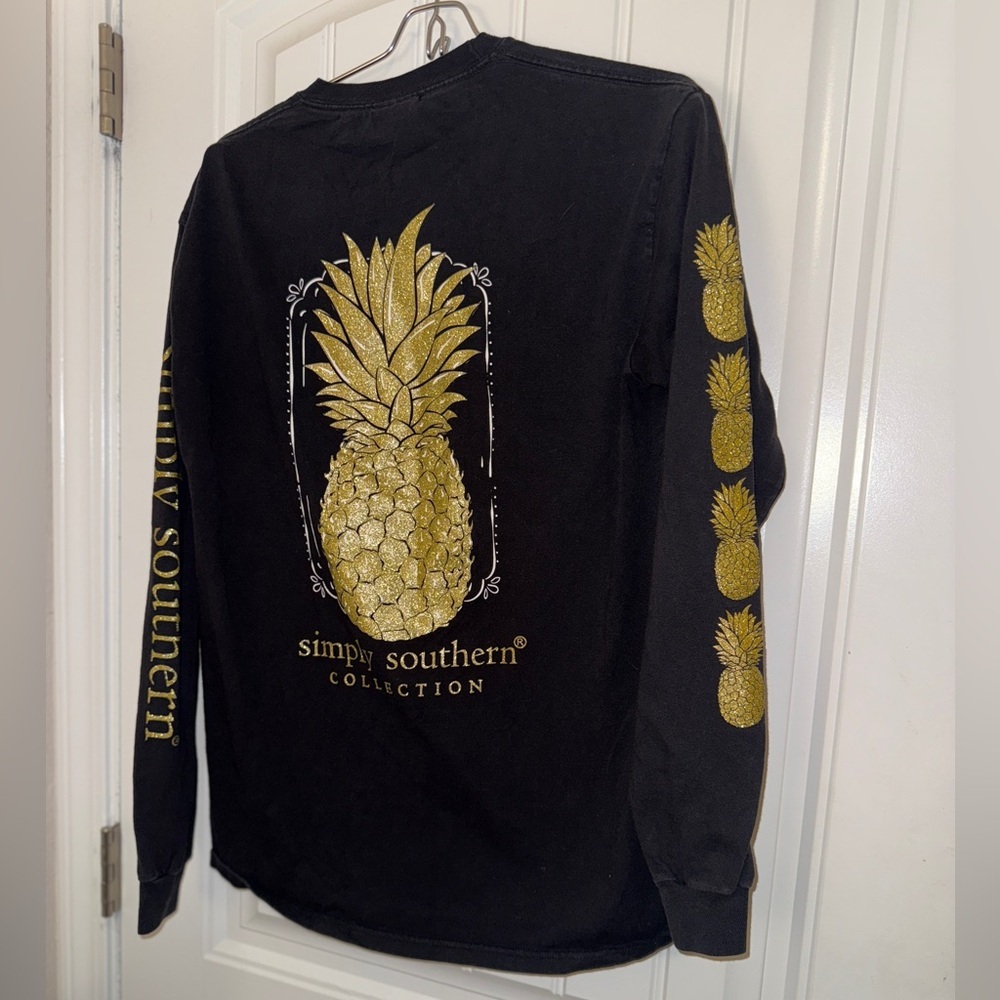 Simply Southern Black Tee with Gold Pineapple Design 🍍Sz Med